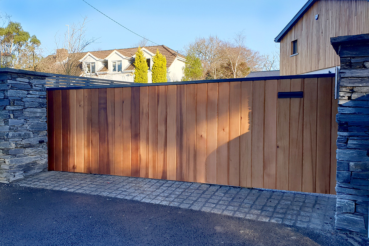 Wooden driveway and entrance gates Northern Ireland Belfast Bangor Newtownards Timber Gate