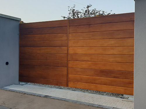 Ormiston Frameless Gates from Timbergate